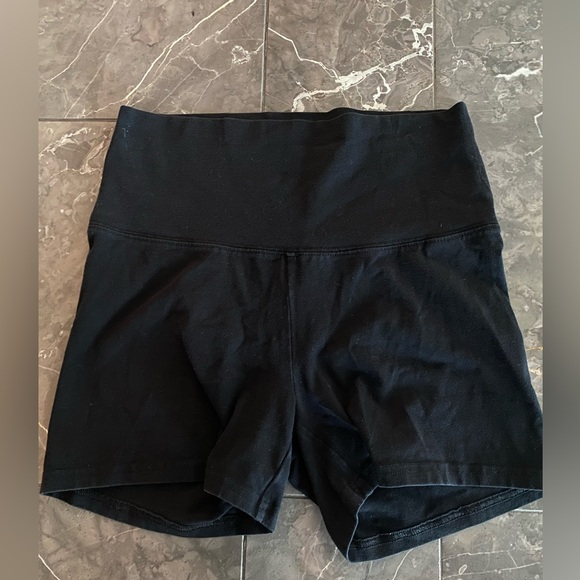 Aritzia High-Rise Short - Picture 3 of 5